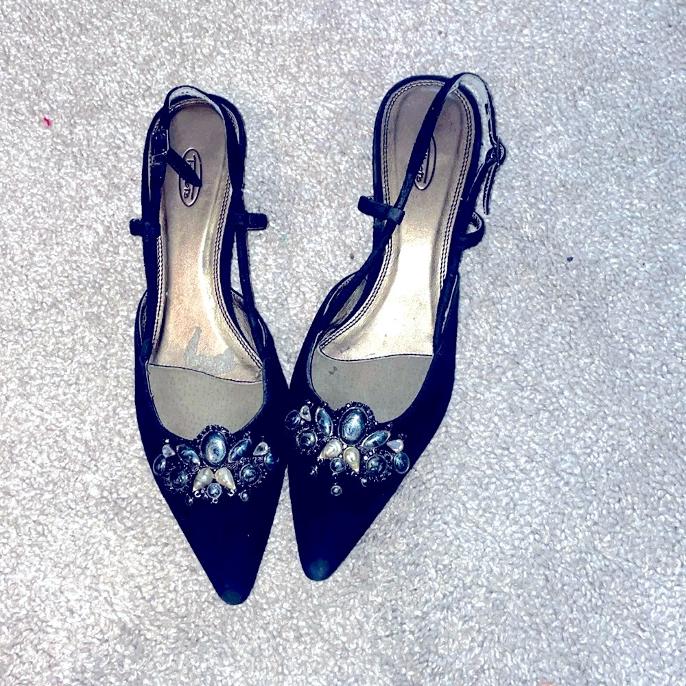 Talbots kitten heels with appliqué on shoe toe size 7.5